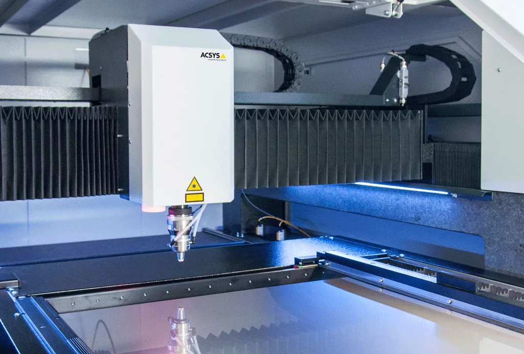 Découpe laser industrielle avec des temps d'usinage courts et une grande précision : SHARK cut d'ACSYS